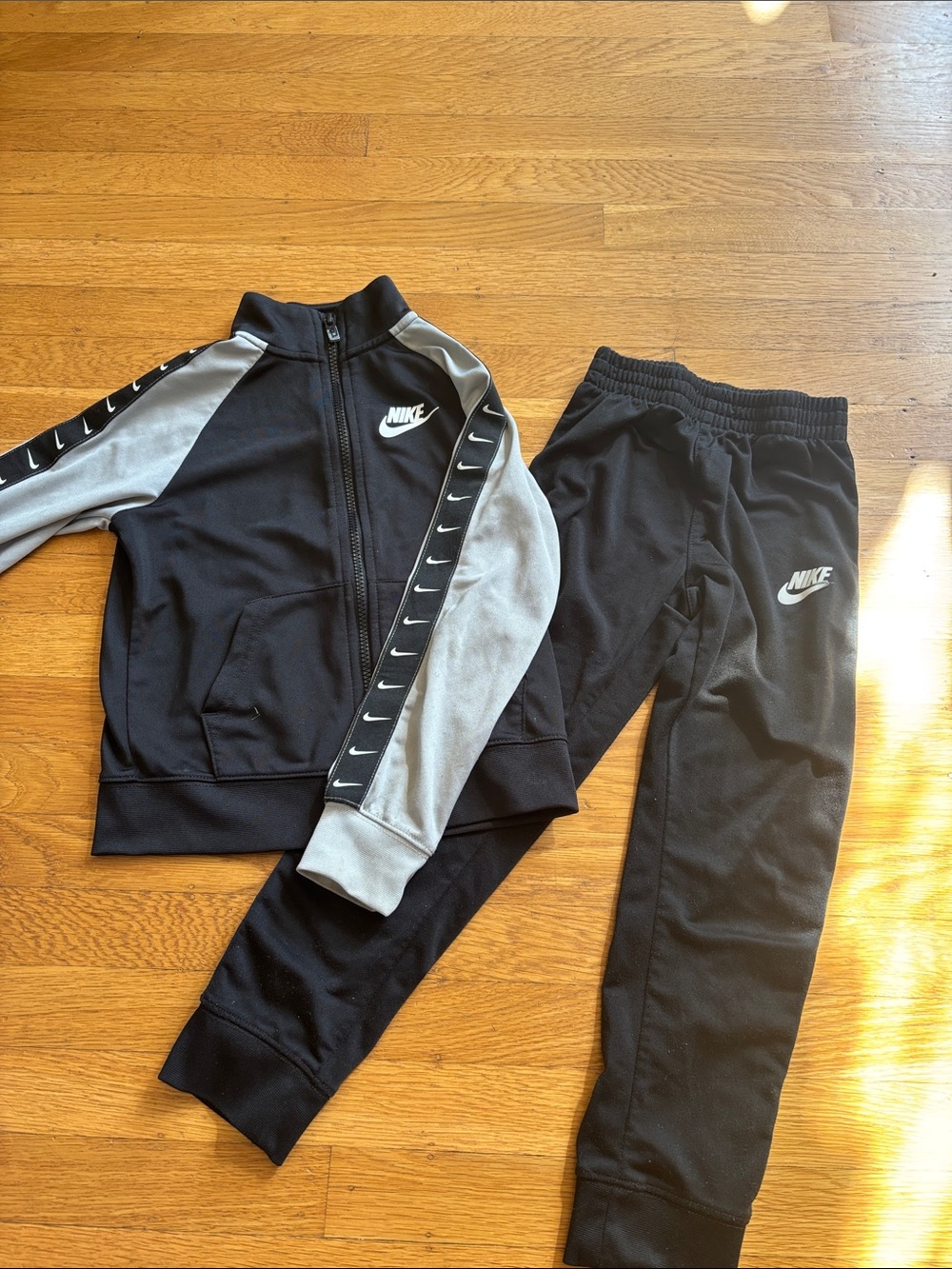 Nike Kids Black and Gray Sweatpants Jogger Set- size 6-7 years